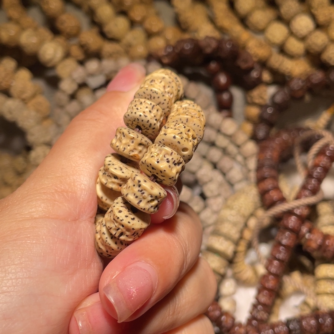 青***城星月菩提吊坠嘎单圈18原生态