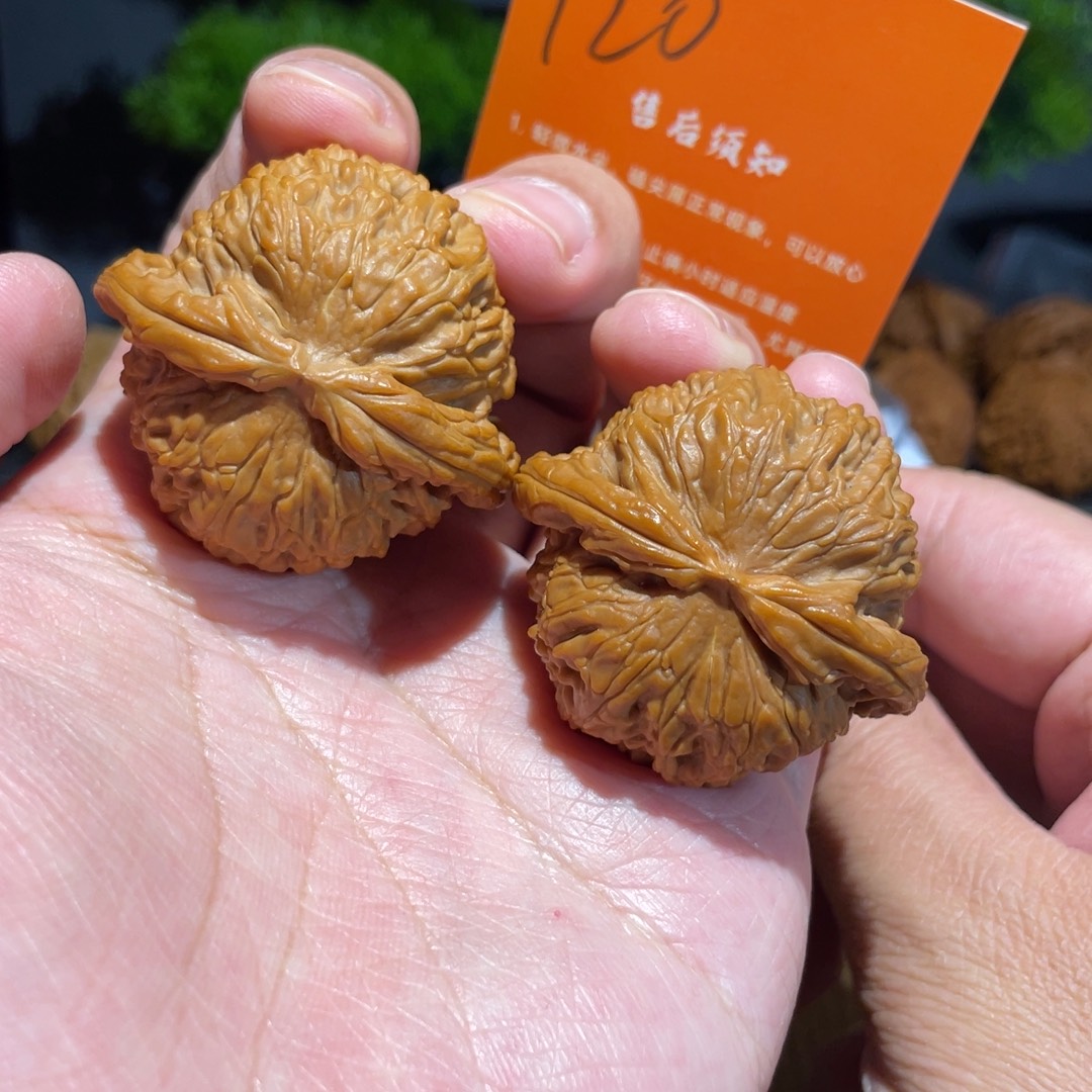 文玩核桃吊坠43闷白打底120