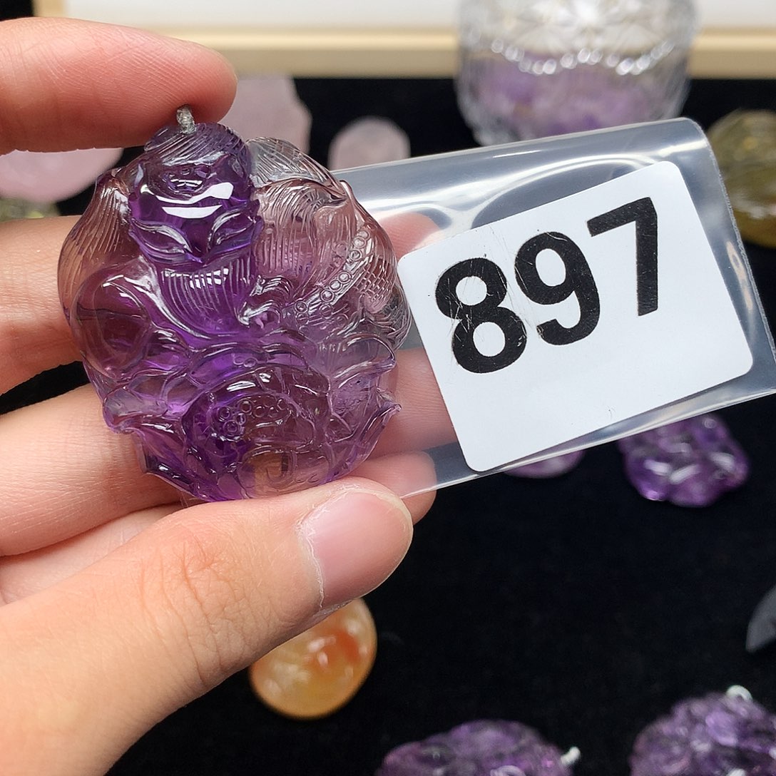 翩****未镶嵌颈饰水晶吊坠