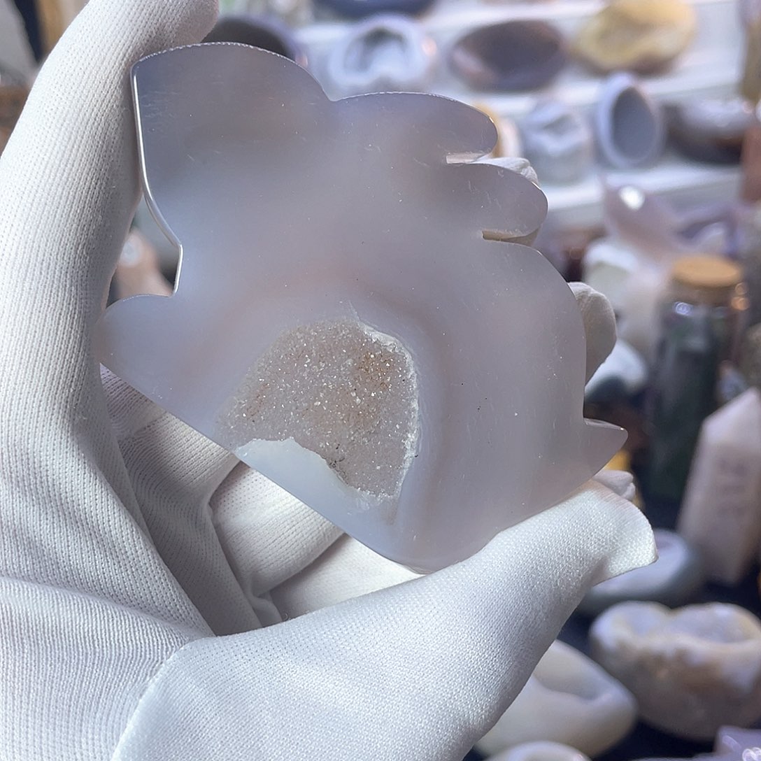 水晶码瑙晶洞小兔儿未镶嵌