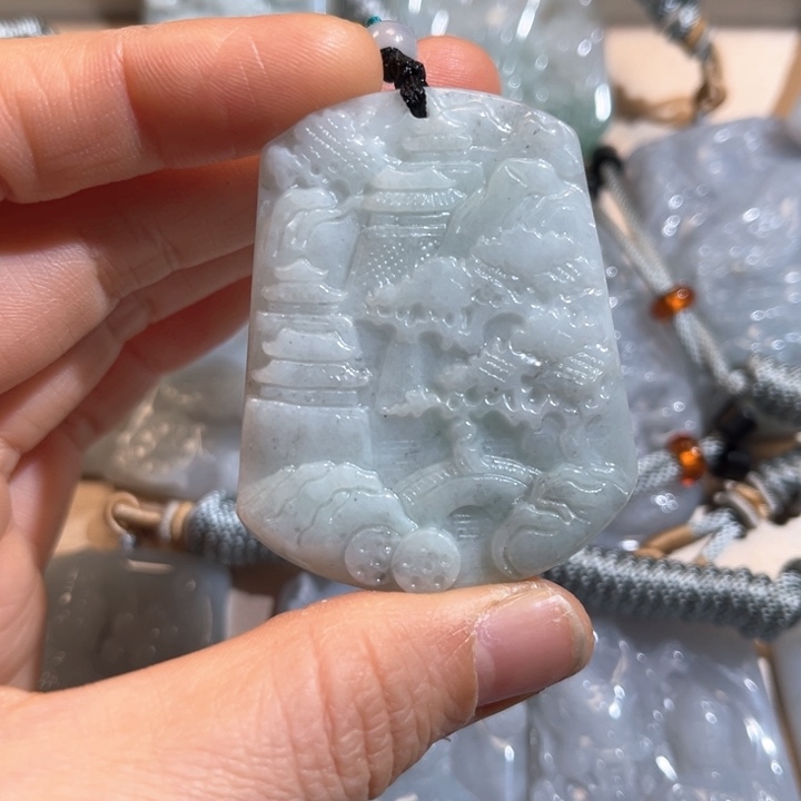 翡翠颈饰未镶嵌翡翠