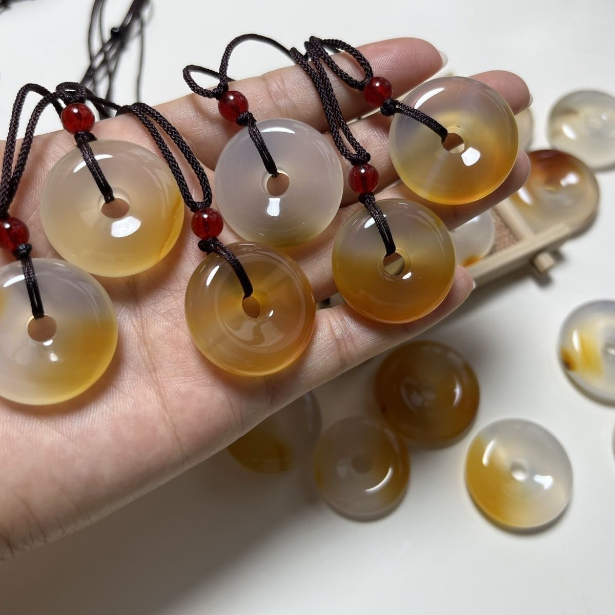 玛瑙玉髓平安扣吊坠 男女款百搭俏色多样性发货拍一发一