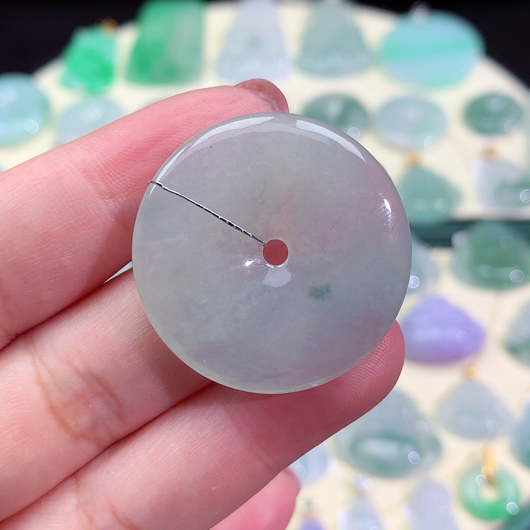 翡翠未镶嵌颈饰平安扣