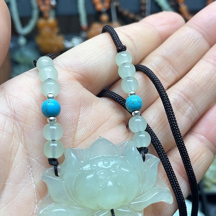 未镶嵌蛇纹石玉颈饰