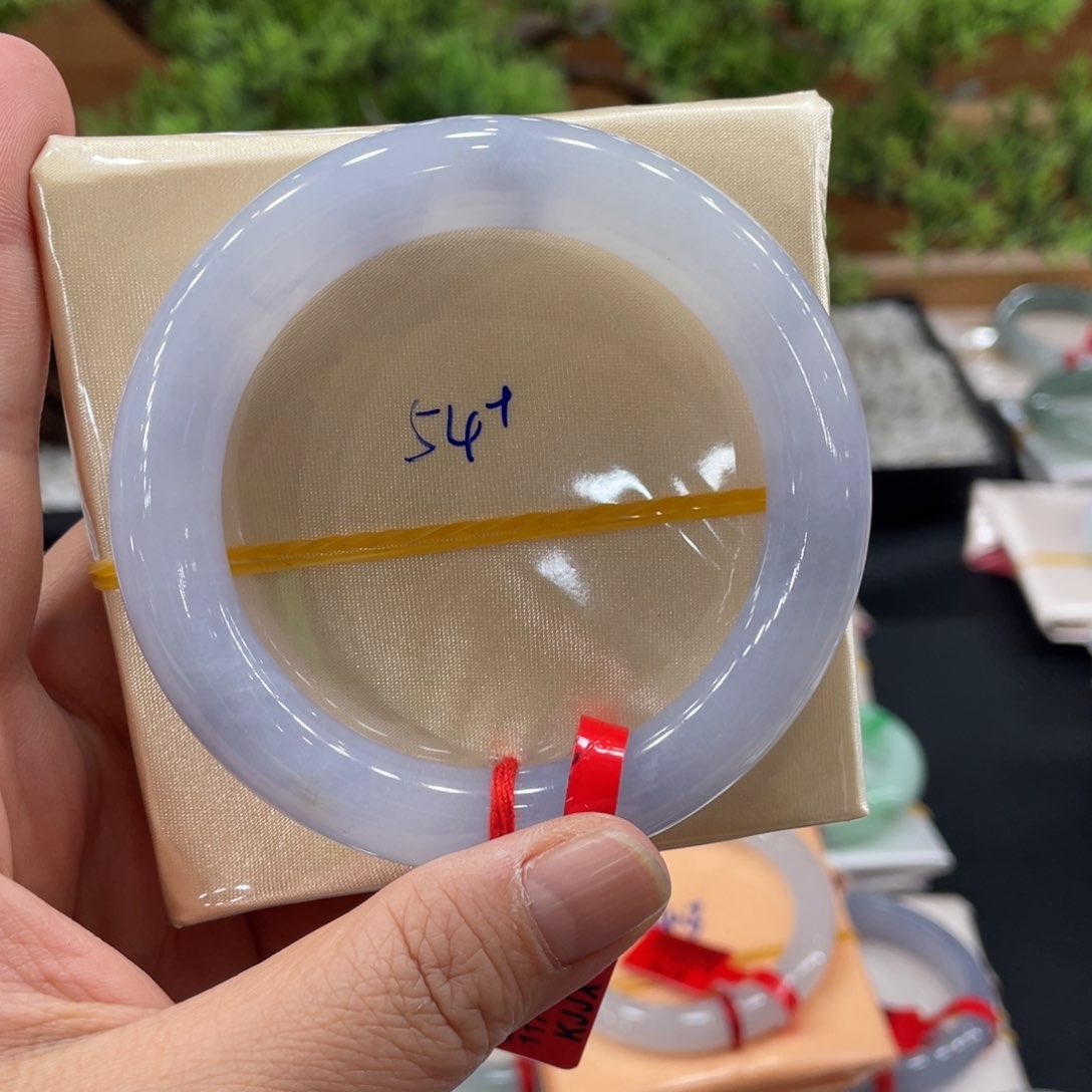 翡翠手镯未镶嵌翡翠手镯