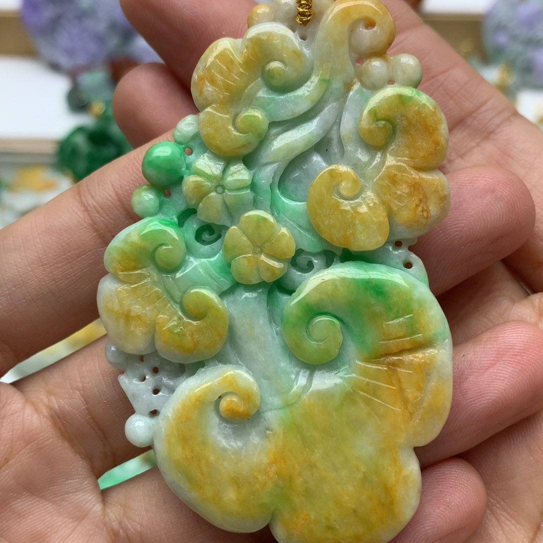 翡翠颈饰未镶嵌翡翠