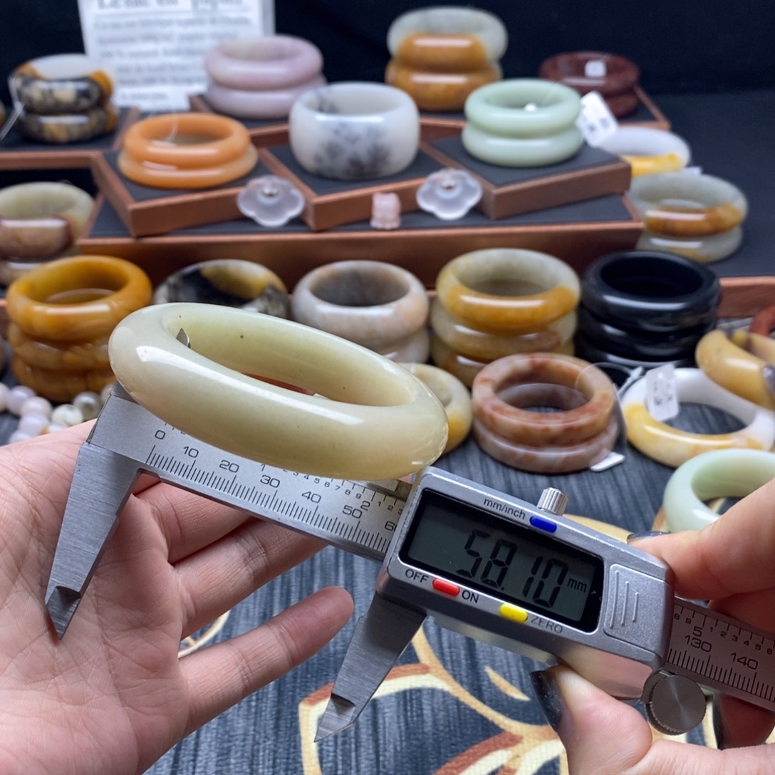 石英质玉未镶嵌手镯