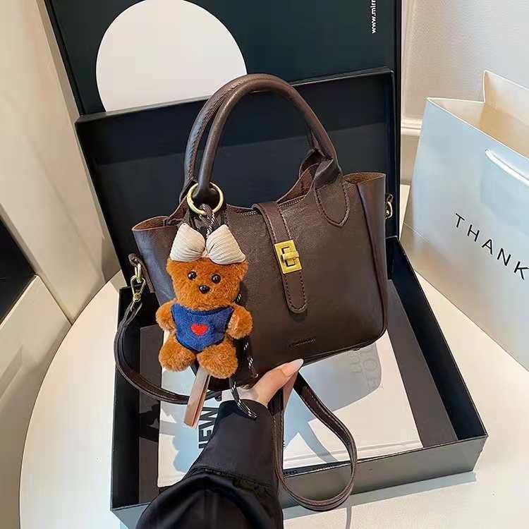 高级感复古手提水桶包包秋冬时尚斜跨通勤包