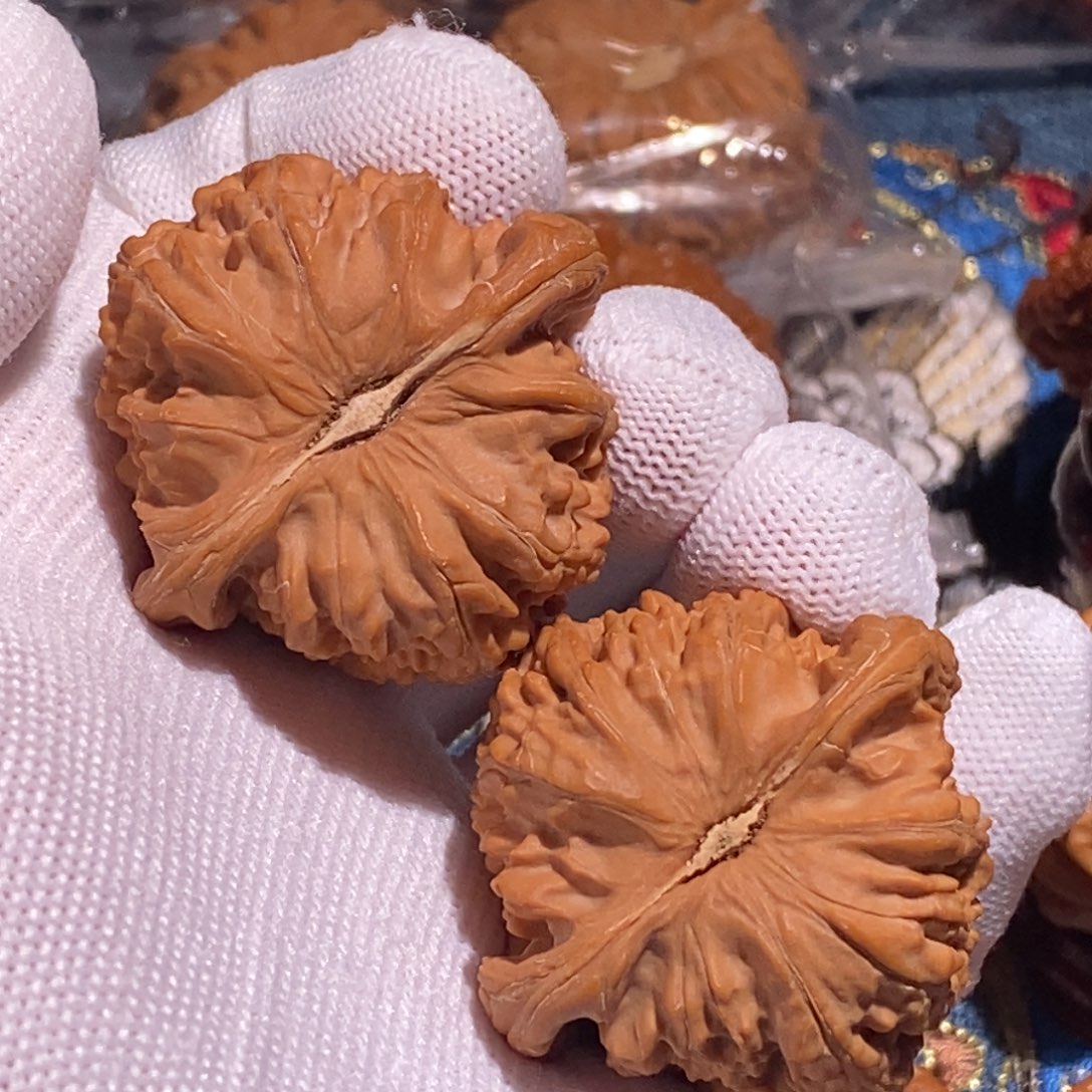 爱***酱吊坠文玩核桃白狮子