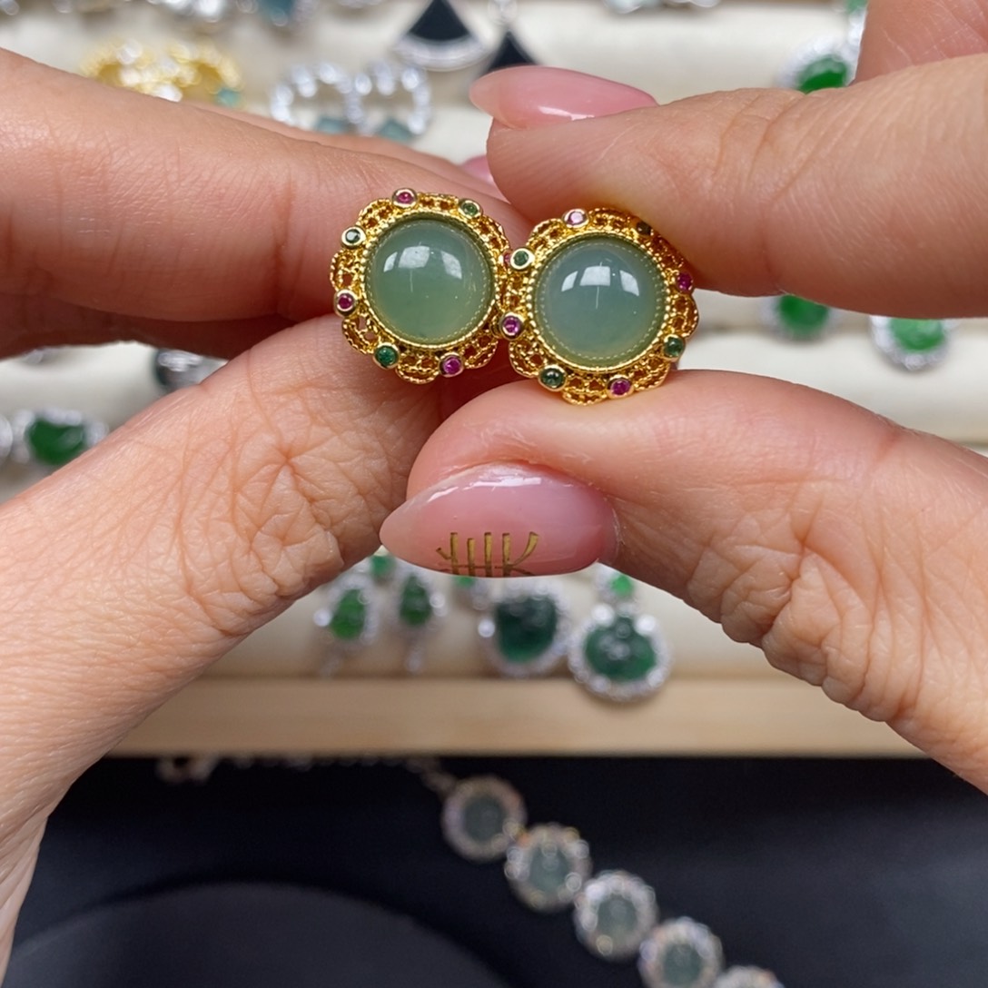 翡翠颈饰未镶嵌翡翠