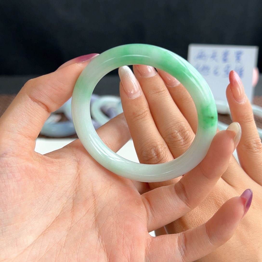 翡翠手镯未镶嵌14号 52.8（有裂）