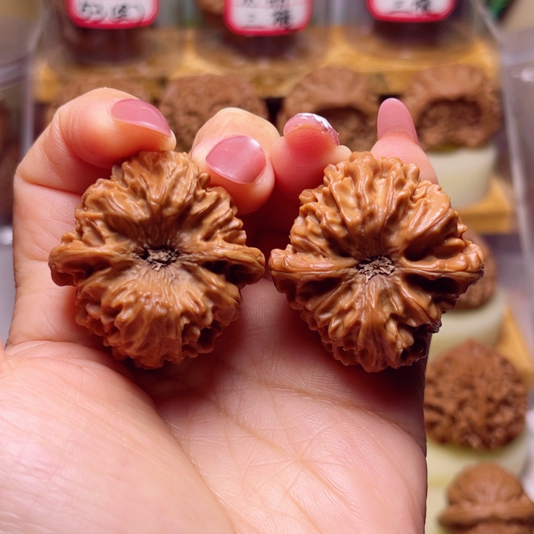 文玩核桃吊坠凹底龙门涧