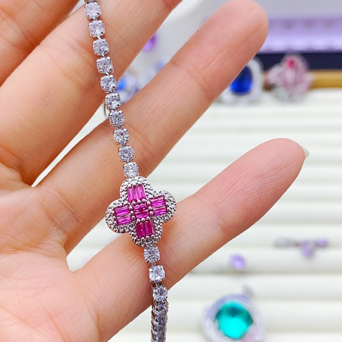 未镶嵌手链红宝石