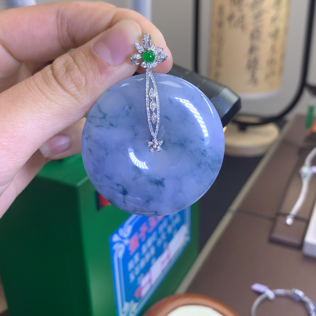 翡翠颈饰18K金镶嵌翡翠