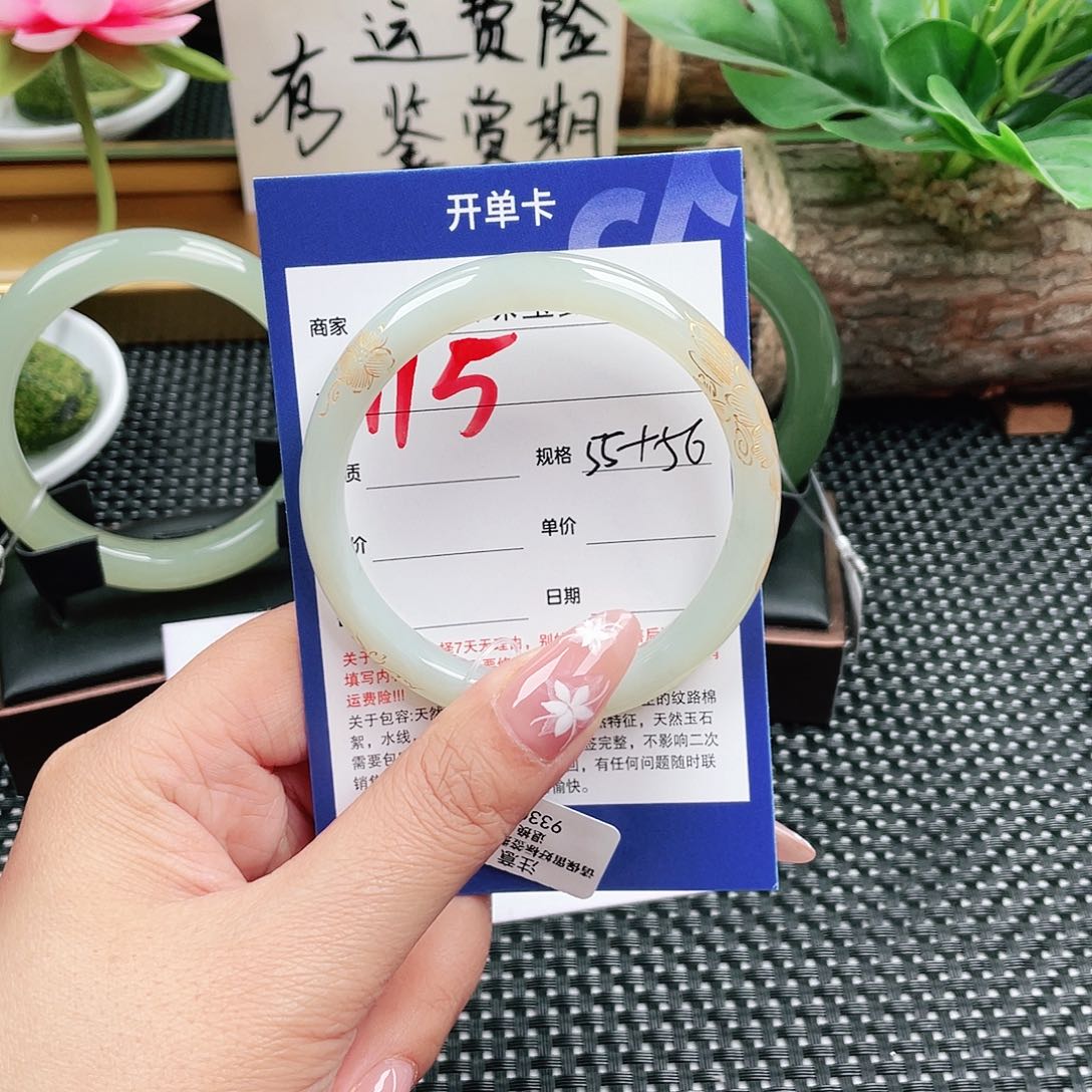 和田玉未镶嵌手镯