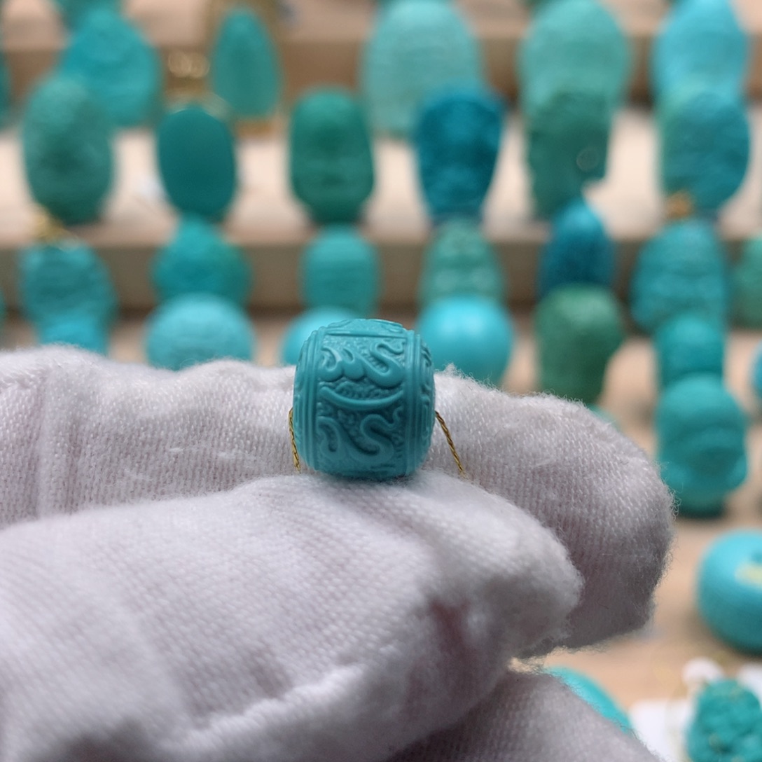 绿松石配饰未镶嵌侧****?