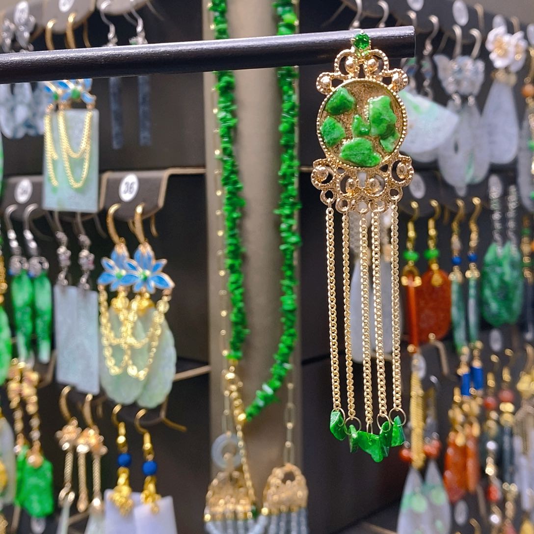 未镶嵌翡翠耳饰翡翠