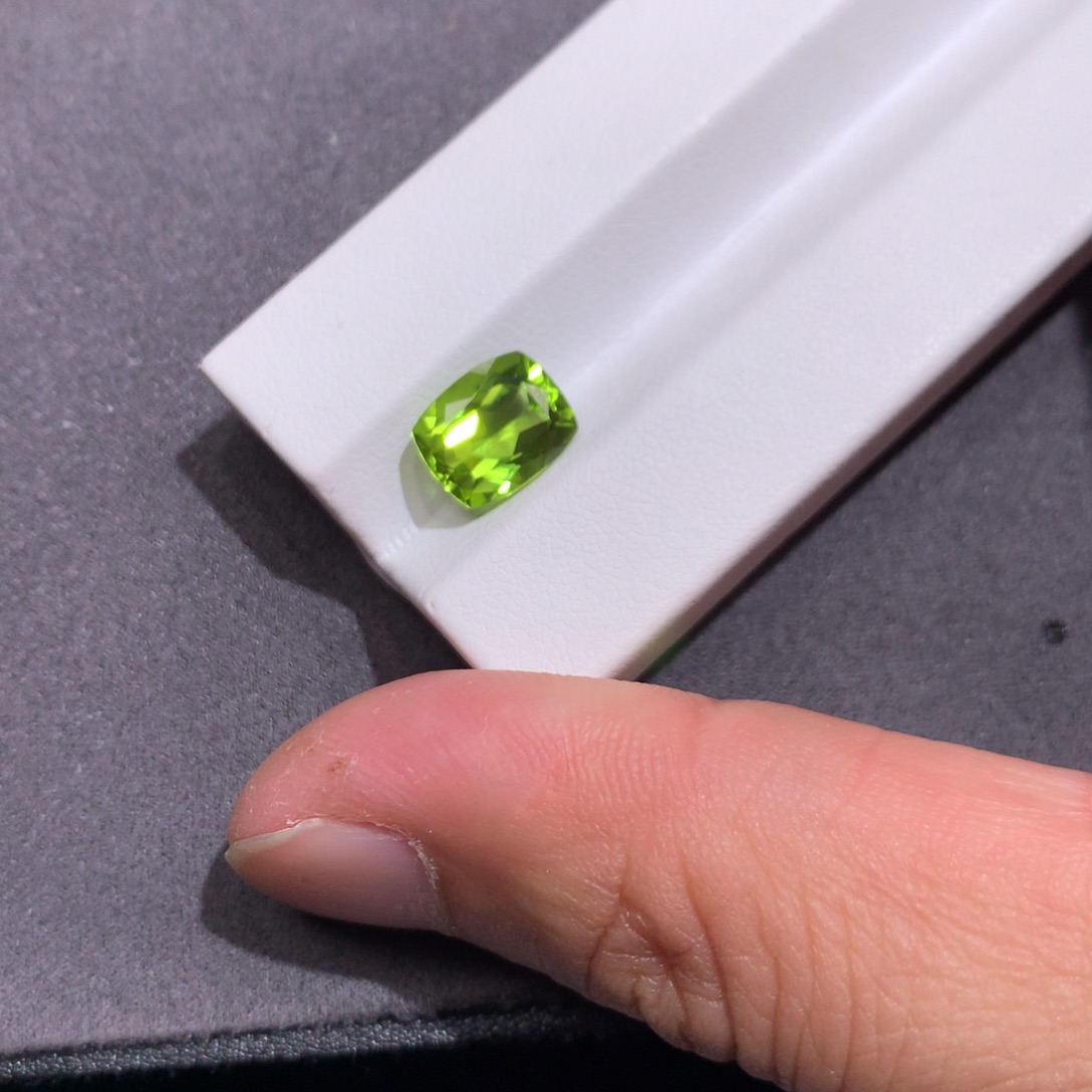 橄榄石裸石未镶嵌3.8克拉