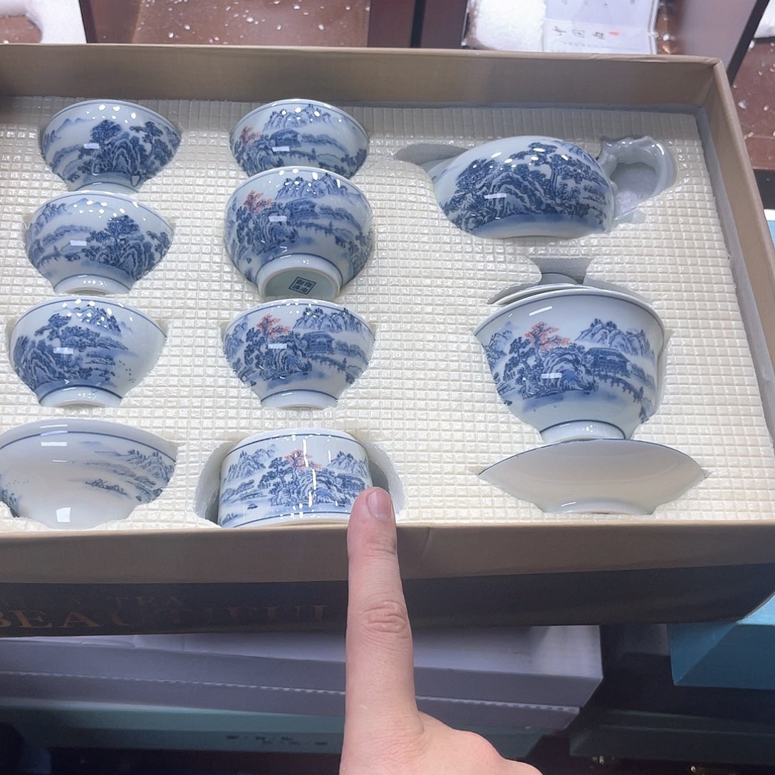 孤品茶具套装等。          