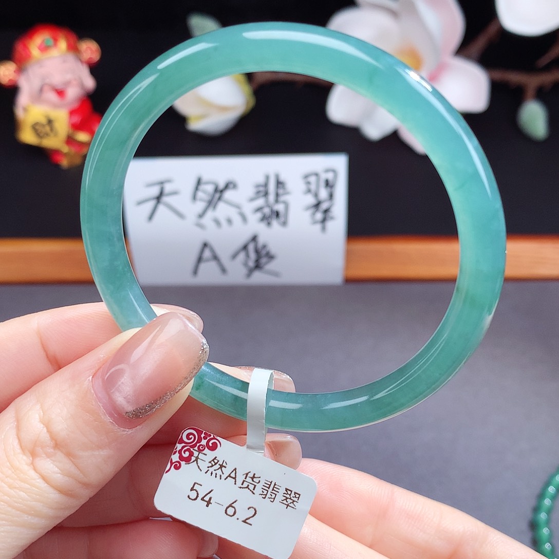 翡翠手镯（圆镯）未镶嵌