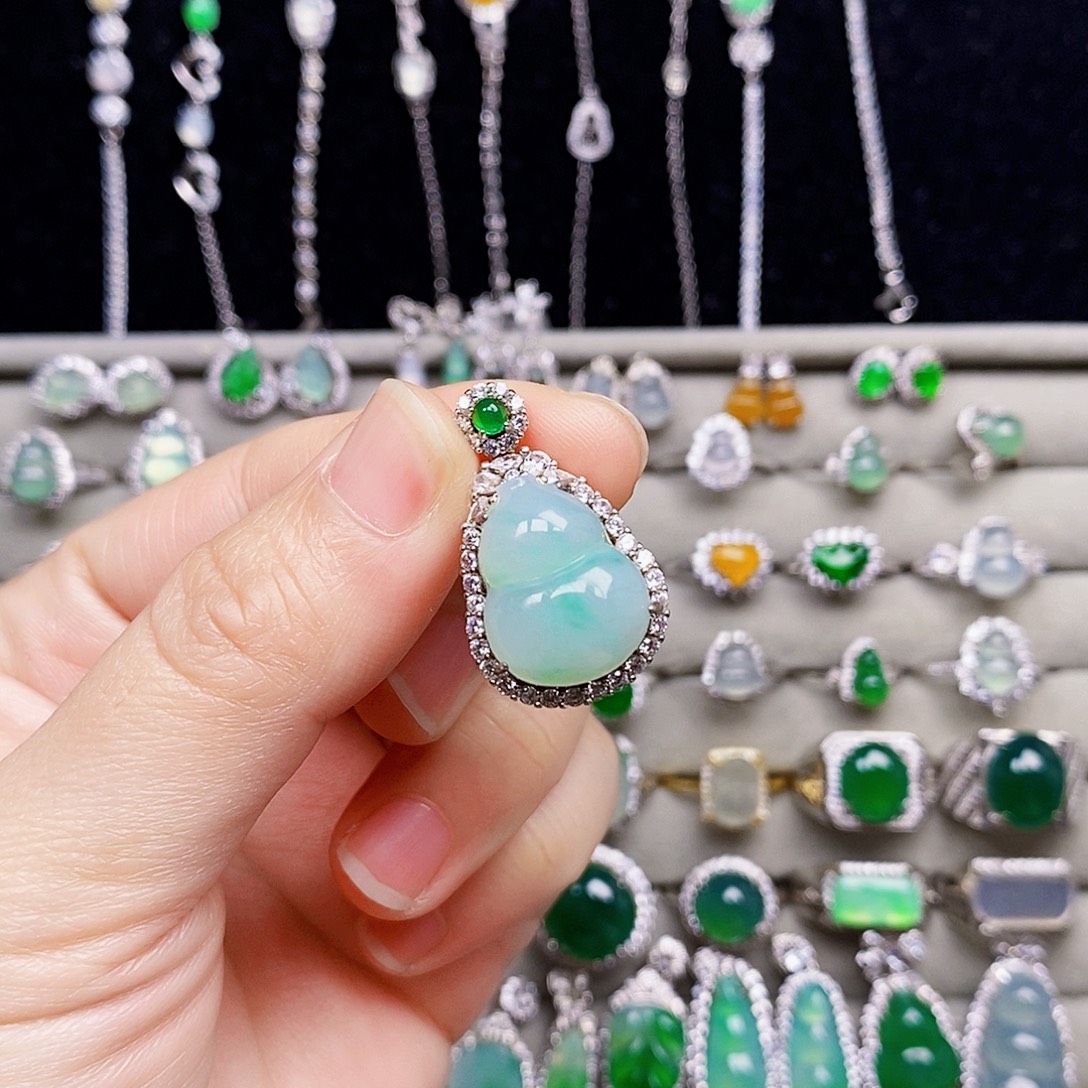 翡翠银S925镶嵌颈饰葫芦