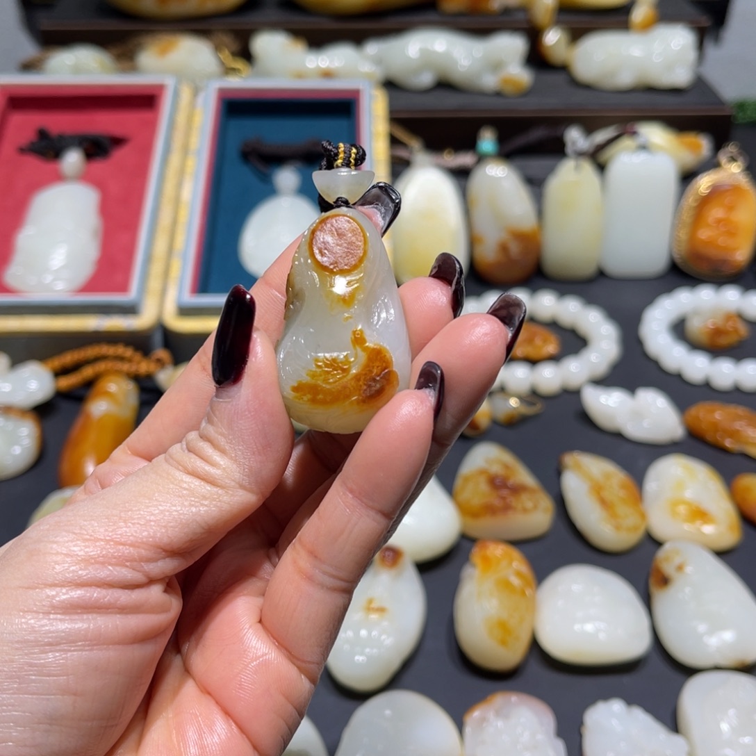 和田玉未镶嵌颈饰