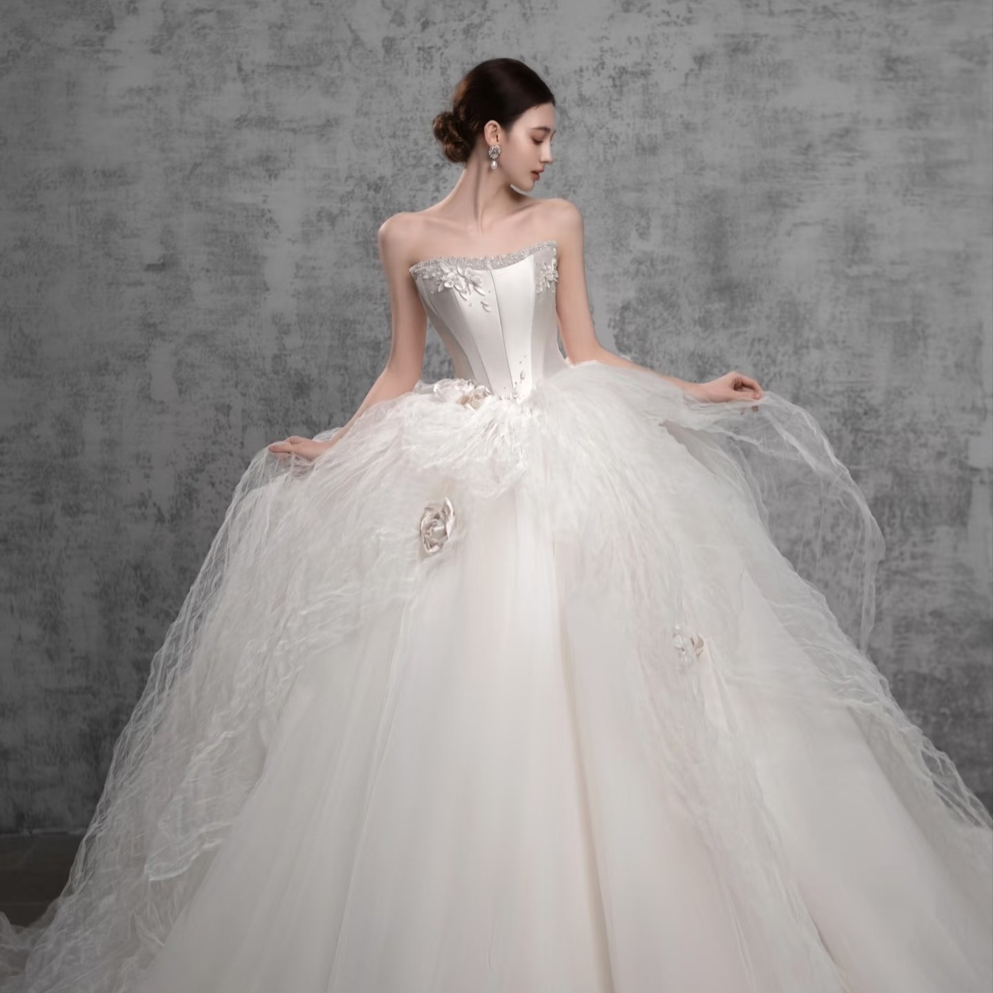 【星河花涧】缎面轻纱 源头工厂 自产自销 结婚婚纱 简约大气