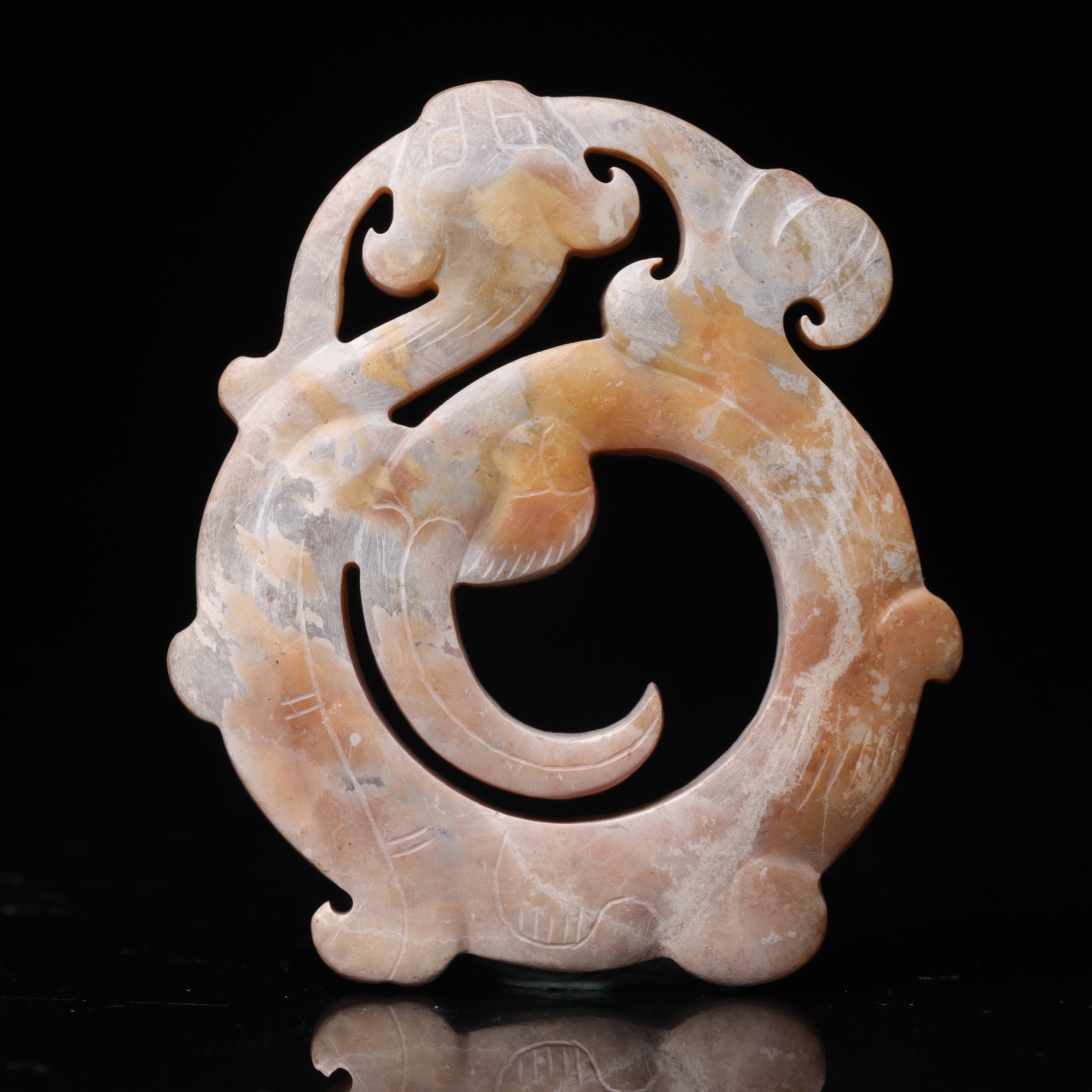 明代和田玉龙形佩