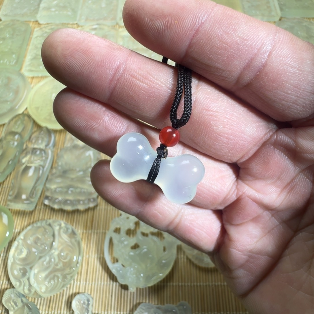 蛇纹石玉未镶嵌颈饰