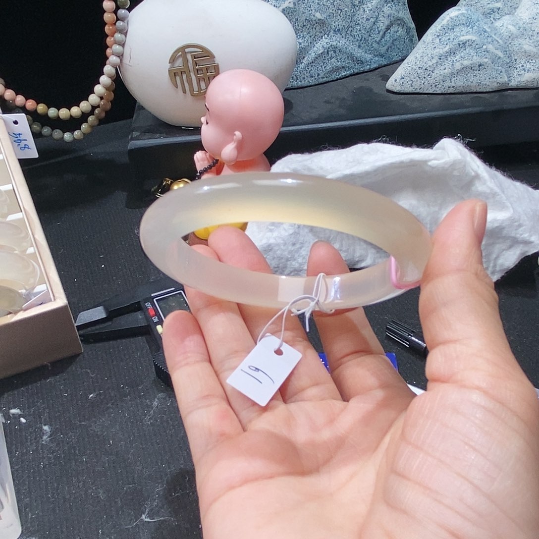 玛瑙/玉髓手镯未镶嵌有洒金