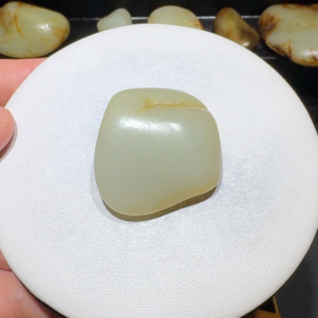 用***2和田玉未镶嵌颈饰