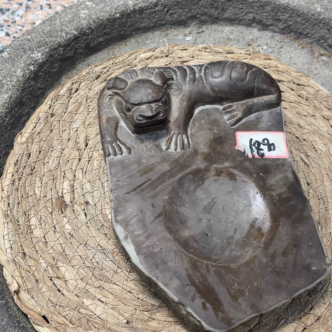 倦***爷老挝石青石狮子烟台摆件很漂亮