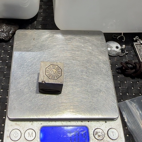 花岗石铁合金来自新疆阿