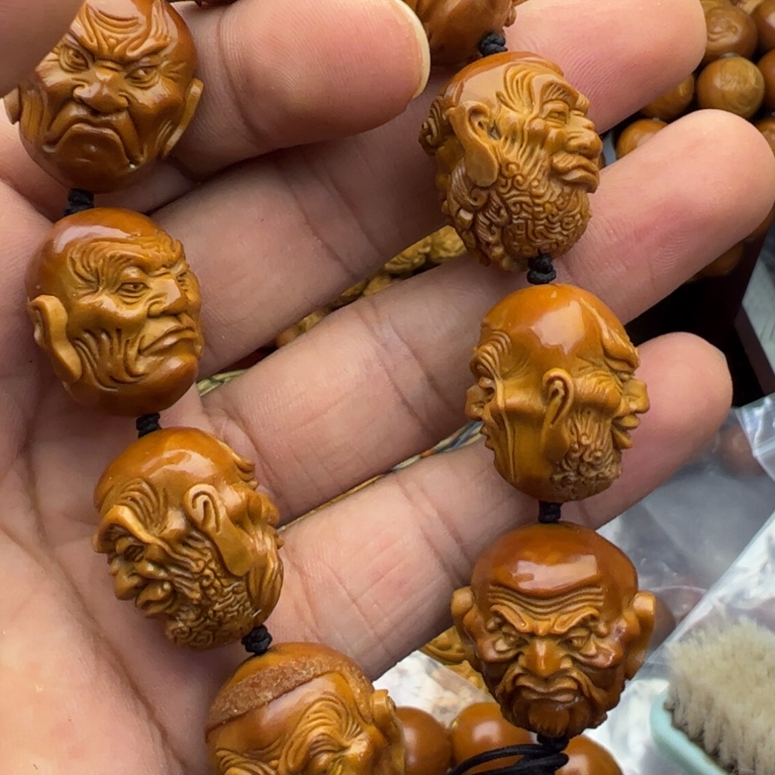 J***睿吊坠橄榄核铁盒十八罗汉