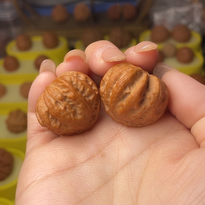 文玩核桃吊坠桃心八棱