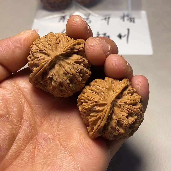 寒****文玩核桃吊坠文玩核桃38苹果园