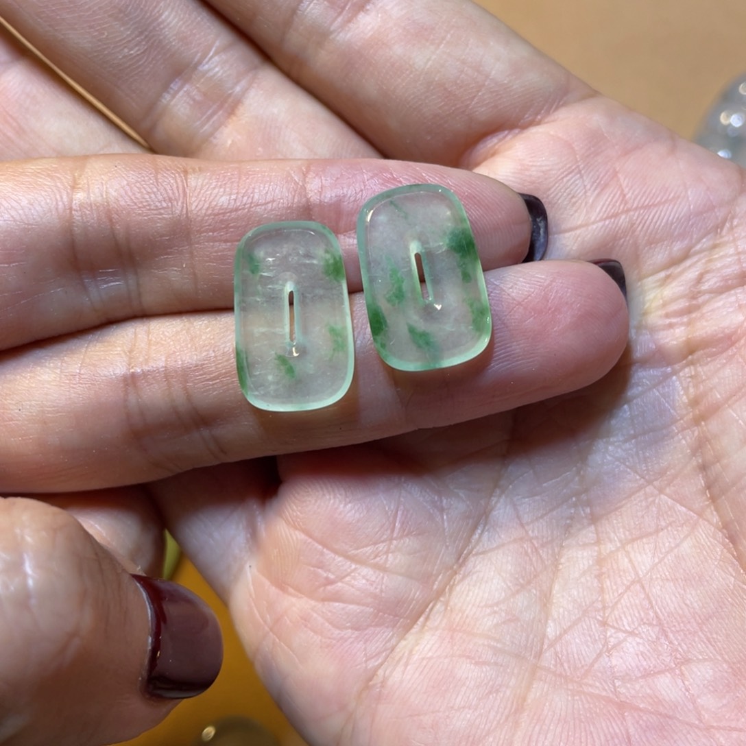 翡翠颈饰未镶嵌方扣