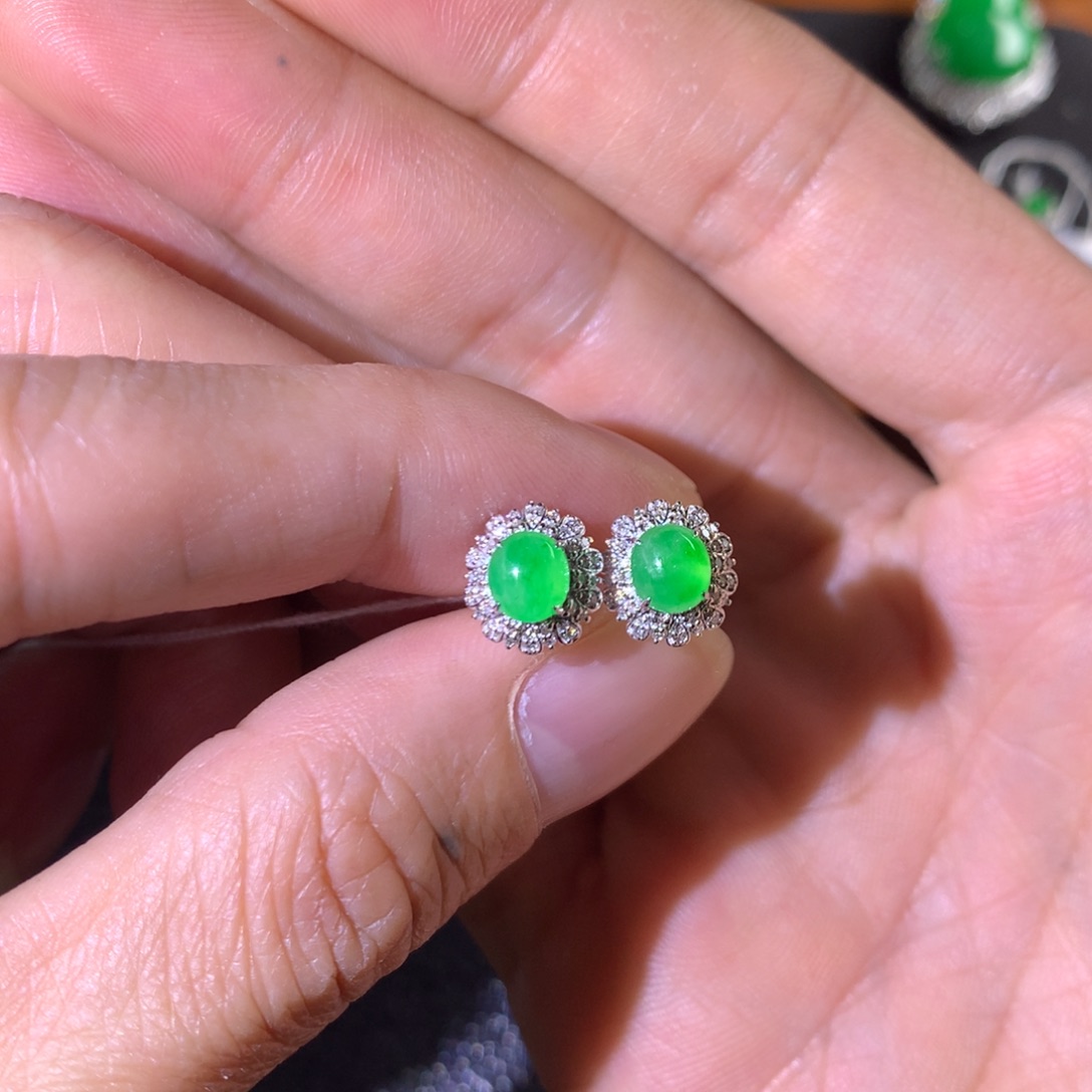 翡翠18K金镶嵌耳饰翡翠