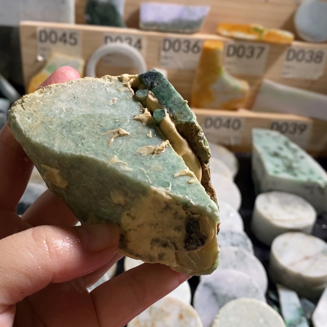 颈饰未镶嵌翡翠天然翡翠