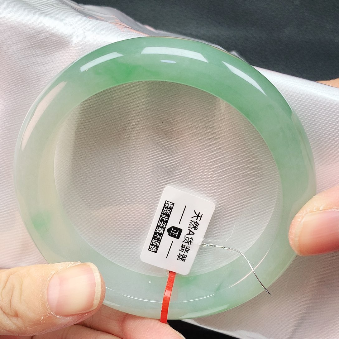 翡翠手镯未镶嵌62圈