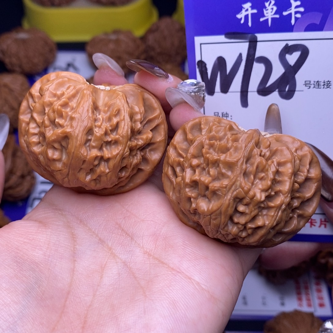 文玩核桃吊坠W728链接 宫灯46尺