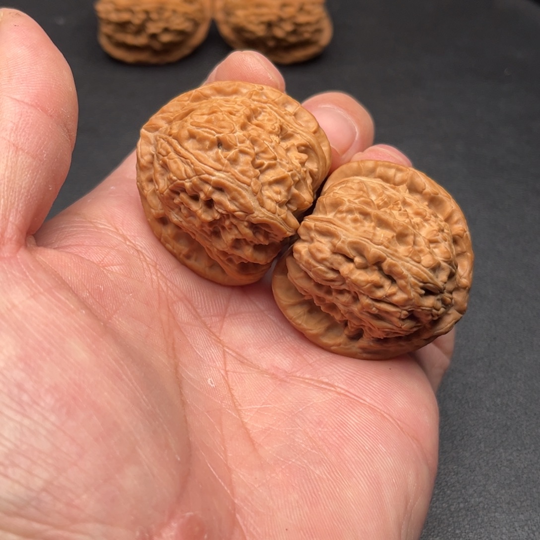 黒***虾文玩核桃吊坠白狮子