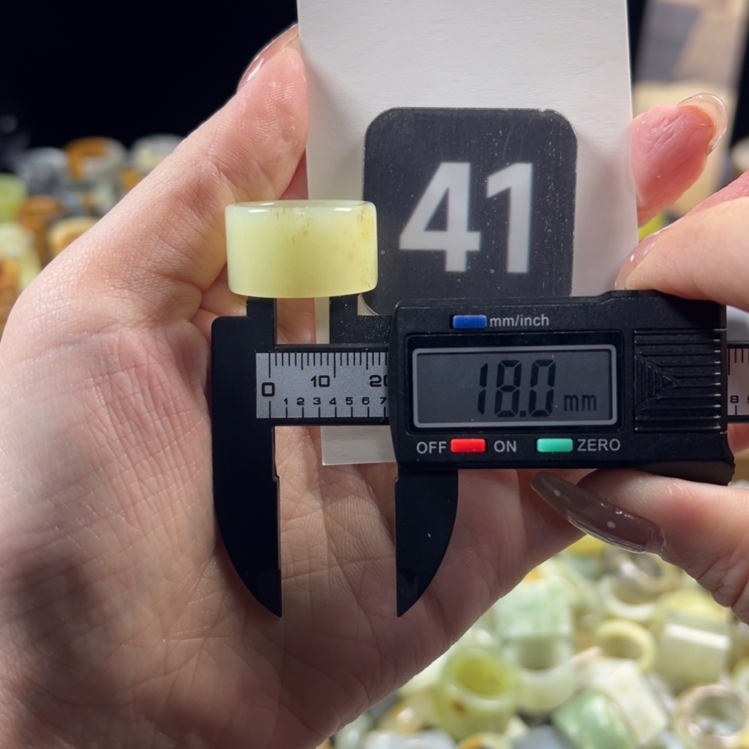 蛇纹石玉未镶嵌戒指