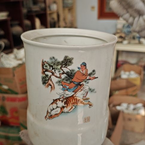 库存微瑕大笔筒一个