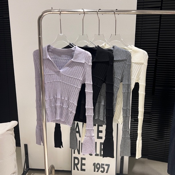 早C晚A-韩系肌理分割翻领修身V领喇叭长袖针织衫女新款上衣