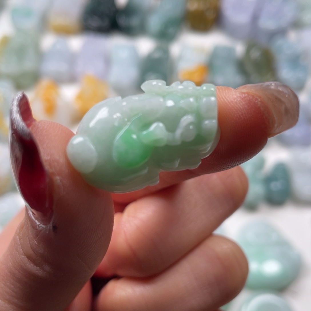 翡翠吊坠(赠链)未镶嵌