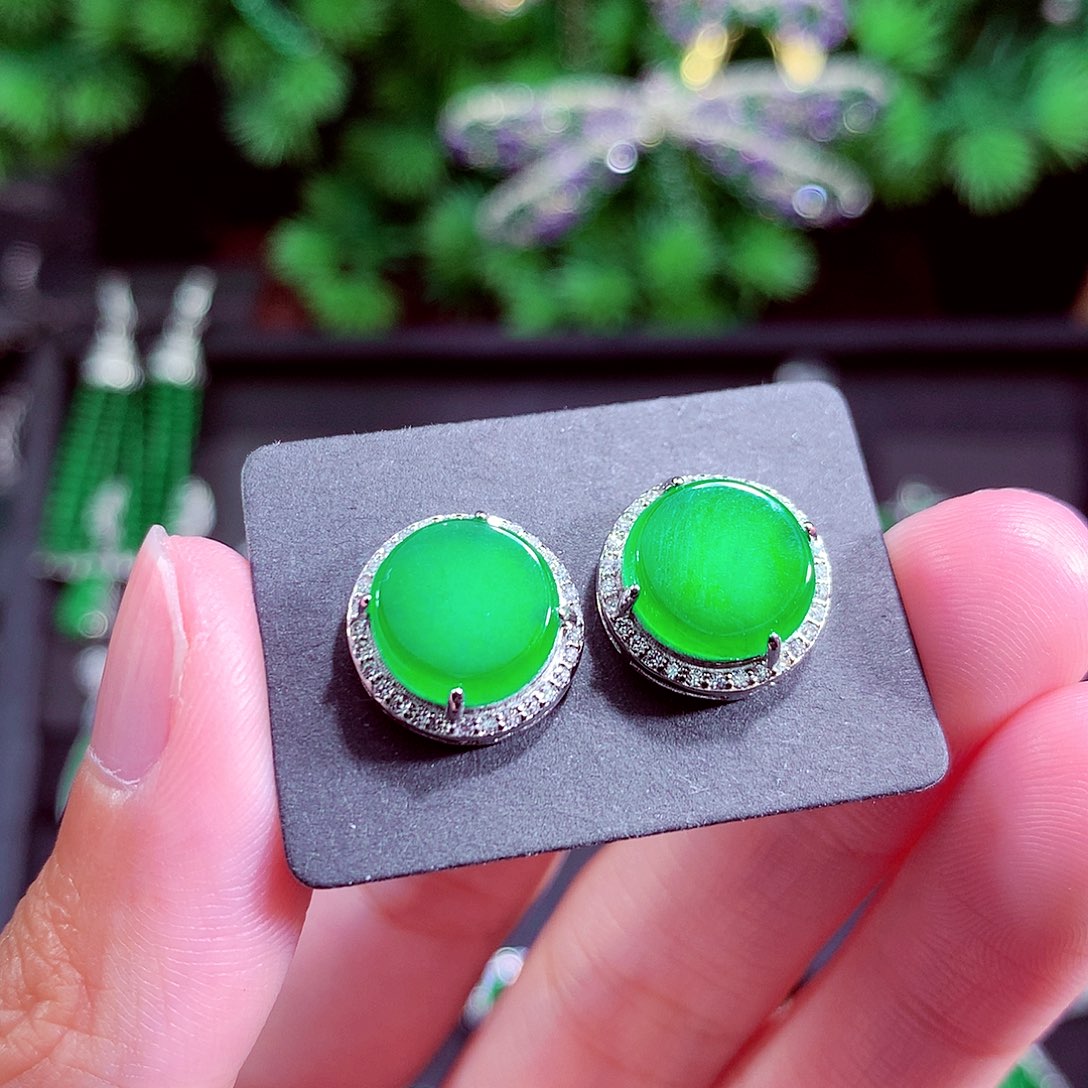 颈饰未镶嵌翡翠天然