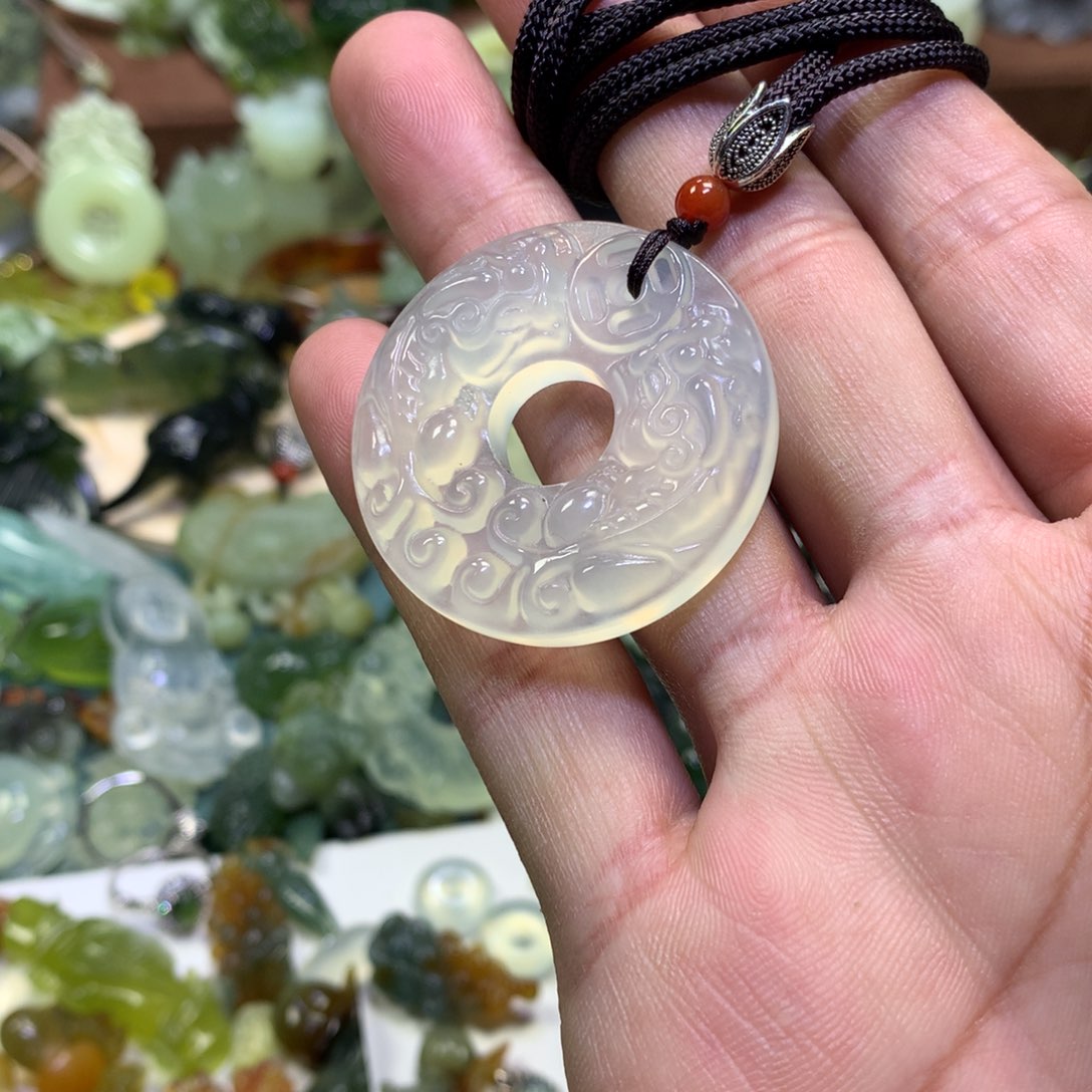 岫玉颈饰未镶嵌单面貔貅扣