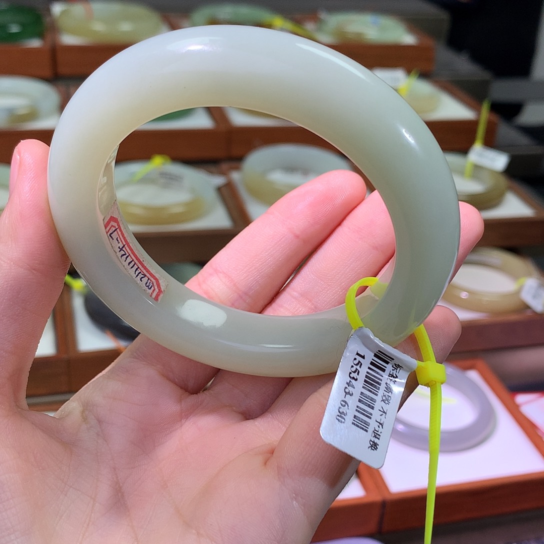 和田玉未镶嵌手镯57 肥美