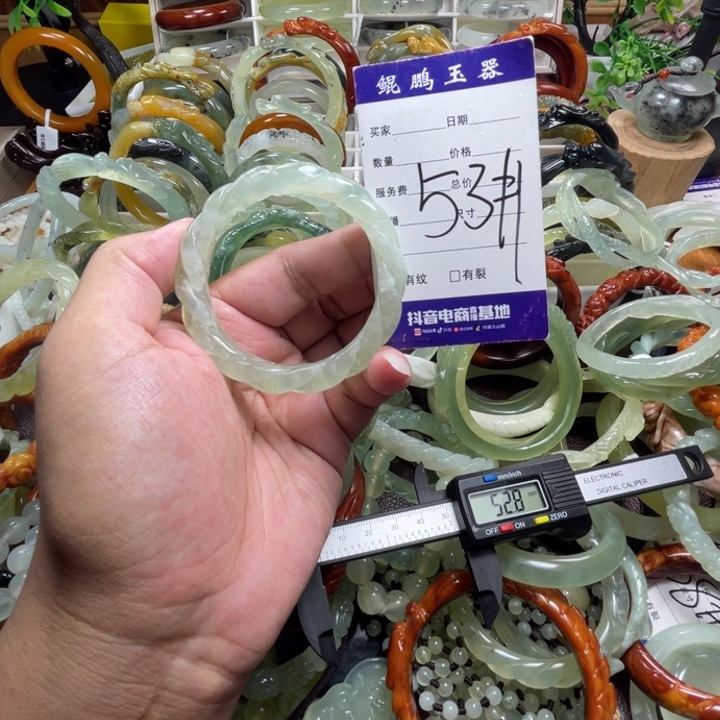 未镶嵌蛇纹石玉手镯